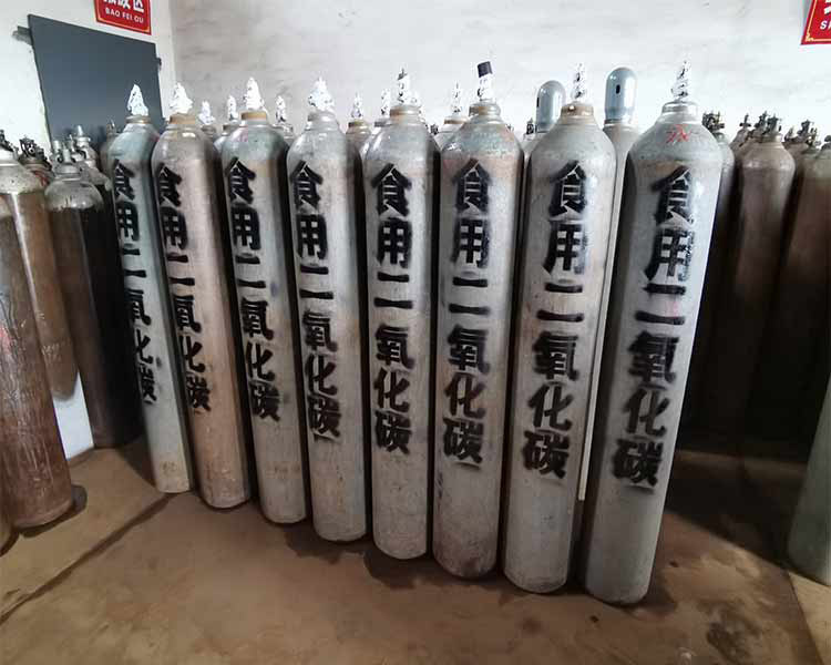永固氣體公司求教，交城工業(yè)氣體的用途和使用中的注意事項(xiàng)有哪些？